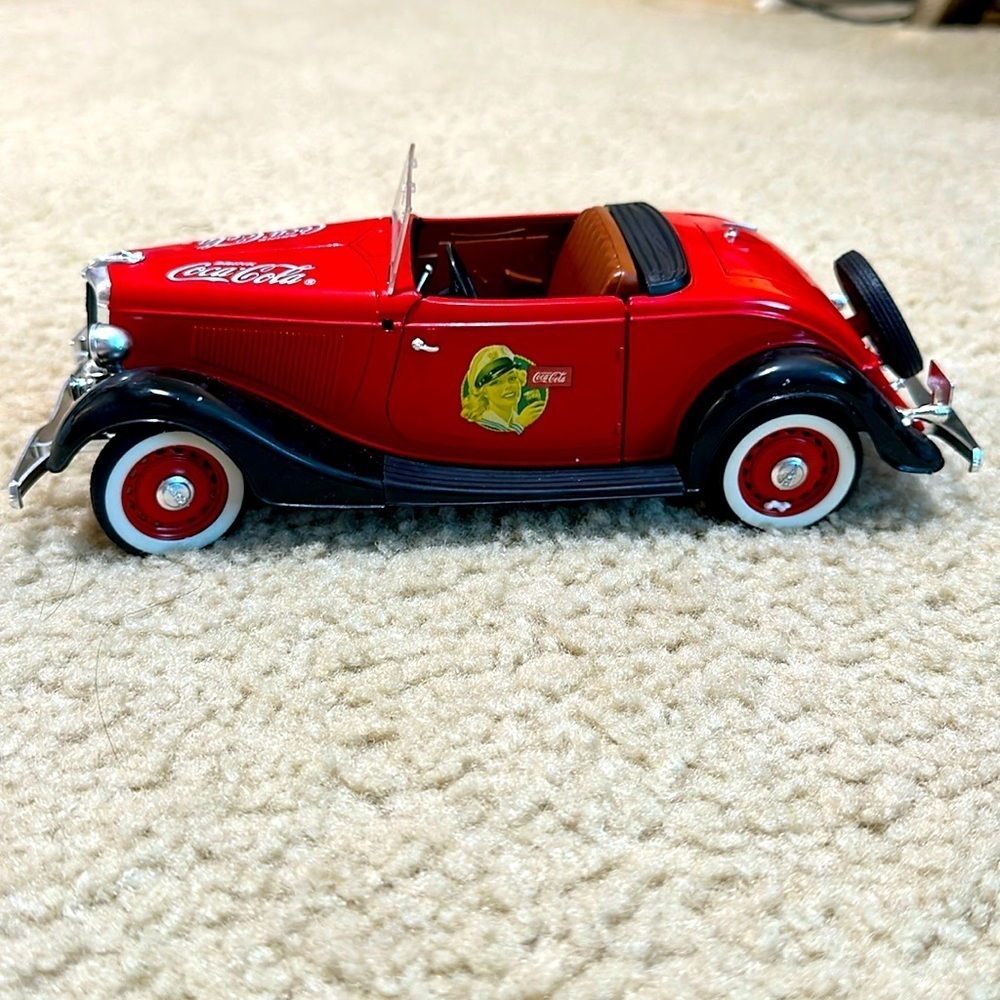1998 coca-cola Co die cast 1934 Ford V8 Roadster 1:19 car by Solido collectible
